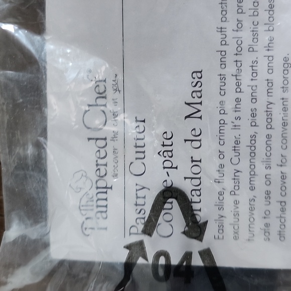 The Pampered Chef Pastry Cutter - Picture 2 of 6